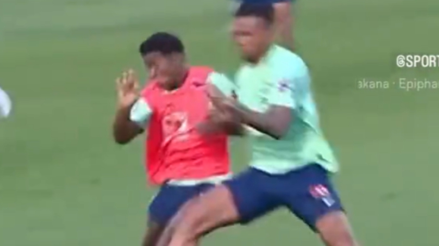 Θα περάσει… δύσκολα στην Εθνική: Η «ψυχρή» υποδοχή του Μαγκαλάες στον Έντρικ, στην προπόνηση της Βραζιλίας! (video)