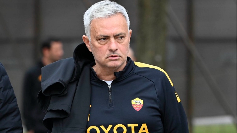 Μουρίνιο: «Εάν με ψάχνουν από την Παρί, δεν μίλησαν ποτέ μαζί μου»