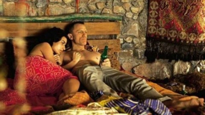 Τόνια Σωτηροπούλου: Το «κορίτσι» του Τζείμς Μποντ για... λίγα δευτερόλεπτα! (video)