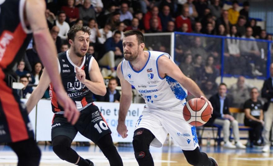 «Τρίτωσε» το… κακό ο Μάντζαρης  στην Ιταλία!