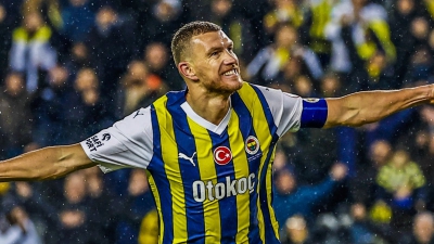 Ο έρως χρόνια δεν κοιτά, ούτε και η… μπάλα: Ο 37χρονος Έντιν Τζέκο κάνει «πλάκα» στην Τουρκία