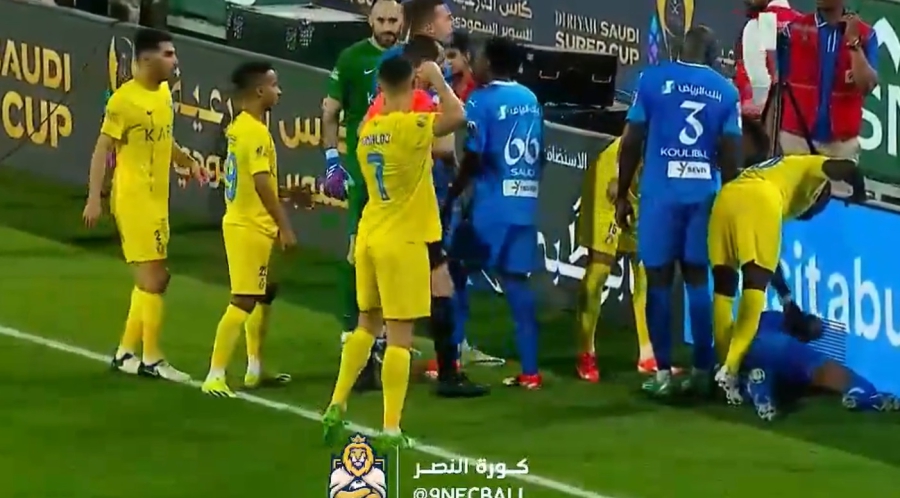 Viral ο Κριστιάνο: «Προειδοποίησε» τον διαιτητή με... γροθιά, ειρωνευόταν και αποβλήθηκε! (video)