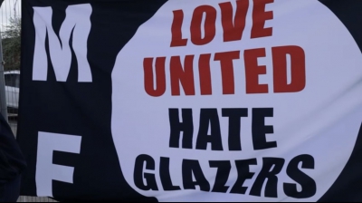 Διαμαρτυρίες και πάλι έξω από το Όλντ Τράφορντ κατά της οικογένειας Γκλέιζερ! (vid)