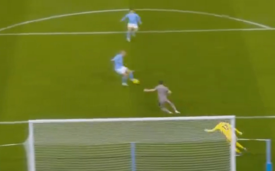 Χάαλαντ, πώς το έχασες αυτό; Από τα ρεκόρ στο Champions League, στο άουτ σε κενή εστία! (video)