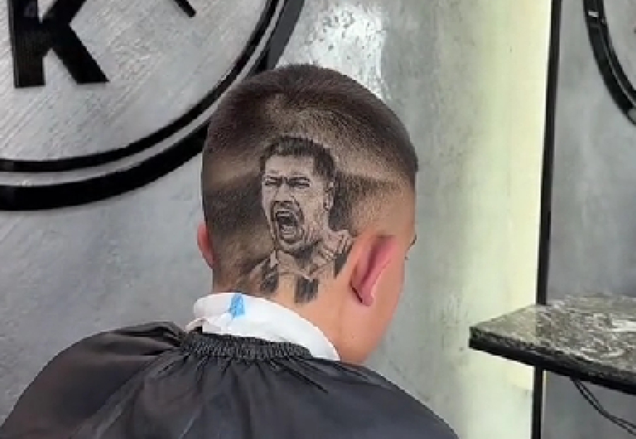 Κούρεμα... Μπακασέτα από «τρελαμένο» νεαρό φίλο του Παναθηναϊκού! (video)