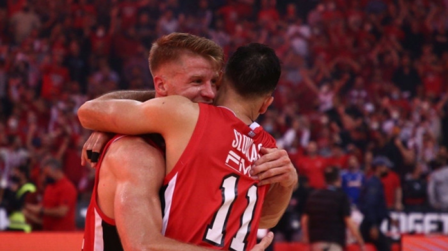 Ο Ουόκαπ αποχαιρέτησε τους φίλους του, Σλούκα και Βεζένκοφ!