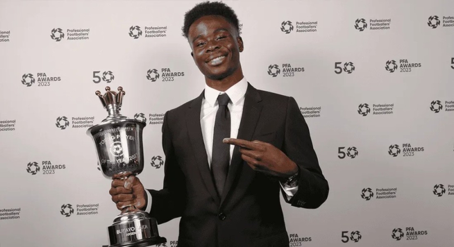 Κορυφαίος νέος της σεζόν στην Premier League ο... κανονιέρης Σάκα!