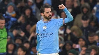 Η απίθανη προσπάθεια του Σίλβα: Τρεις «ποδιές» σε μία φάση! (video)