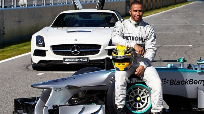 Λιούις Χάμιλτον: Δέκα χρόνια από την υπογραφή με Mercedes και τα υπόλοιπα είναι ιστορία…