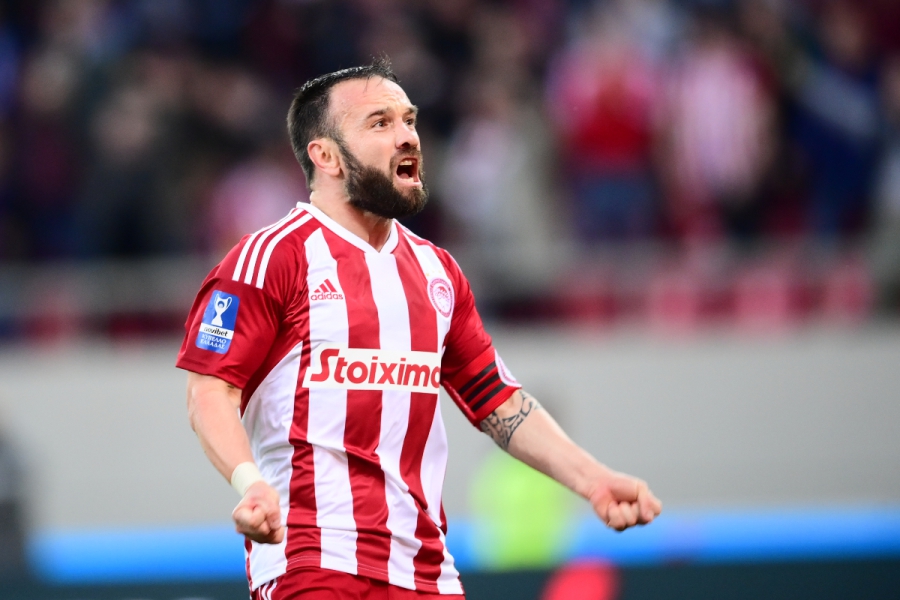 Ολυμπιακός - ΑΕΚ 1-0: Προβάδισμα με άπιαστη κεφαλιά Βαλμπουενά! (video)