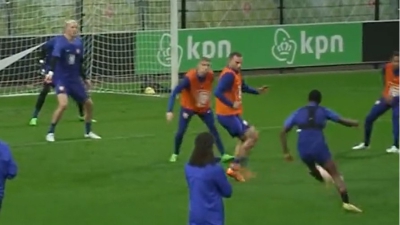 Το εντυπωσιακό γκολ του Μαλάσια ξετρέλανε και τον Φαν Χάαλ (video)