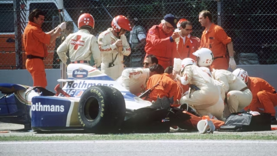 Άιρτον Σένα: Η μέρα της μοιραίας στροφής στην Ίμολα που στέρησε τη Formula 1 από το πιο εκλεκτό μέλος της!