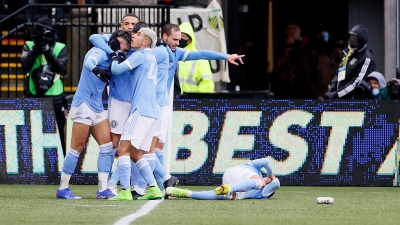 Πόρτλαντ Τίμπερς - Νιου Γιορκ Σίτι: Ο Μεδίνα δέχθηκε μπουκάλι μπύρας στο κεφάλι! (video)