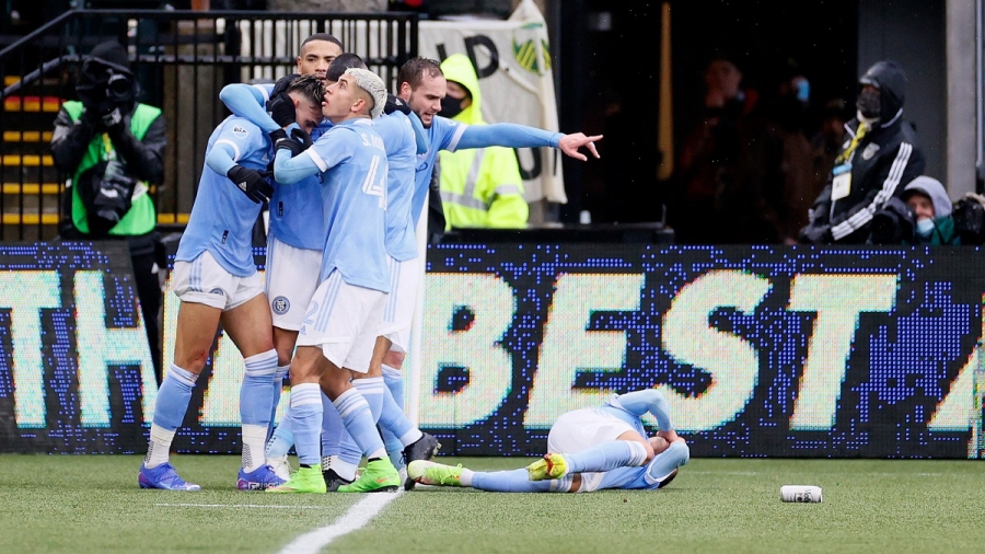 Πόρτλαντ Τίμπερς - Νιου Γιορκ Σίτι: Ο Μεδίνα δέχθηκε μπουκάλι μπύρας στο κεφάλι! (video)