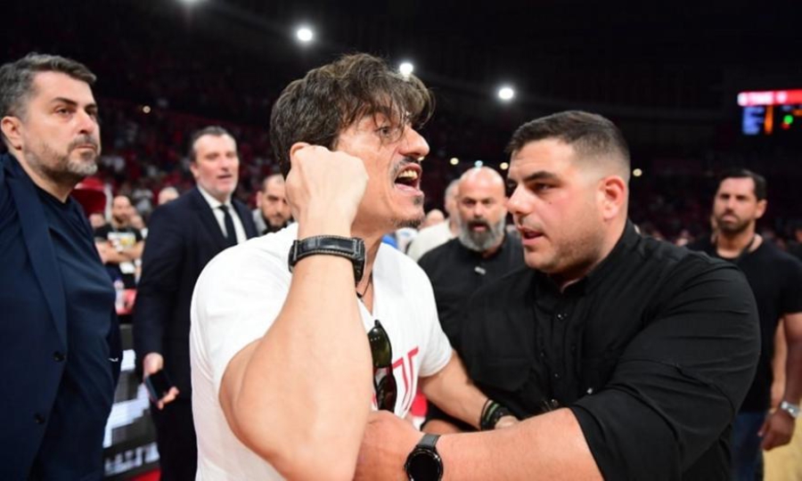 ΚΑΕ Ολυμπιακός: «Έφυγε τρέχοντας για ν' αποφύγει τη σύλληψη ο Γιαννακόπουλος»