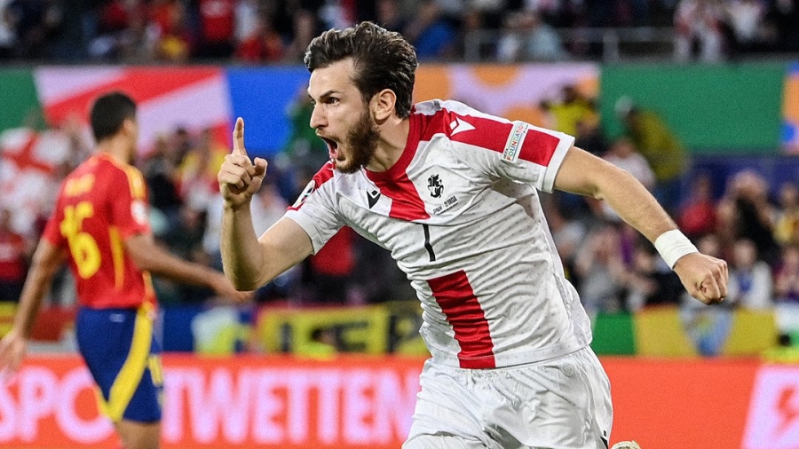 Το «σφυροκόπημα» των Ισπανών οδήγησε στο προβάδισμα της… Γεωργίας: Ο Λε Νορμάντ δεν υπολόγισε σωστά και πέτυχε αυτογκόλ! (video)