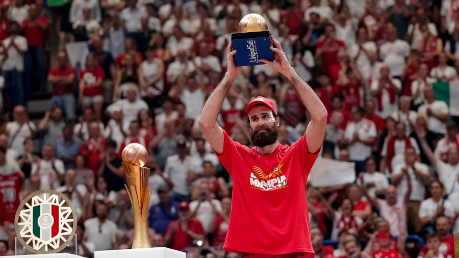 Τζόρτζιο Αρμάνι για Ντατόμε: «Θα μείνει για πάντα στην ηθική κληρονομιά της Μιλάνο»