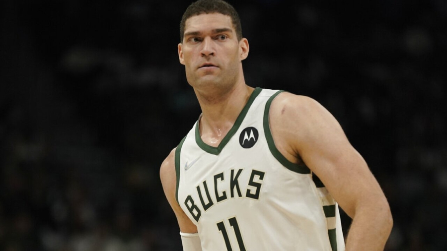 NBA: Ο Μπρουκ Λόπεζ παραμένει στους Μπακς για άλλα δύο χρόνια