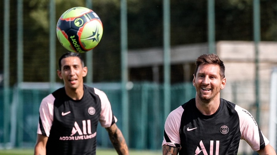 Όλα τα «φώτα» της Παρί Σεν Ζερμέν στον Λιονέλ Μέσι!