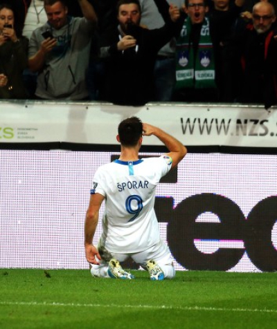 Σλοβενία – Δανία 1-0: Τσέριν «σερβίρει», Σπόραρ σκοράρει και προβάδισμα οι γηπεδούχοι (video)