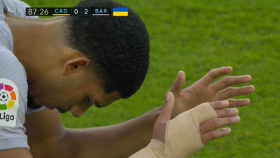 Συγκλονιστικές εικόνες στο Κάντιθ - Μπαρτσελόνα:  Κατέρρευσε οπαδός, διεκόπη το ματς, προσεύχονταν όλοι! (video)