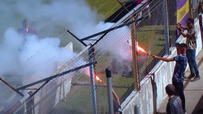 Αργεντινή: Στο νοσοκομείο επόπτης μετά τη ρίψη φωτοβολίδας (video)