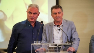 «Αρχηγός: Η δική μου αλήθεια»: Το βιβλίο της ζωής του Θοδωρή Ζαγοράκη, παρουσιάστηκε με Σάντος, Γκαγκάτση και… Legends να δίνουν το «παρών»! (video)