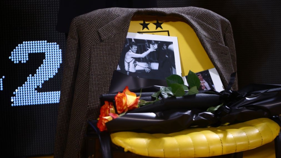 Ανατριχίλα: Το σακάκι του Ιωαννίδη πήρε τη θέση του στο Αλεξάνδρειο! (video)