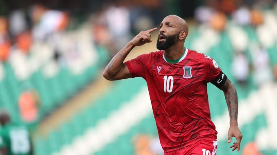 Αμυντικός σε διασυλλογικό επίπεδο, φορ σε διεθνές; Ναι, και ο Εμίλιο Νσουέ συνεχίζει να σκοράρει ακάθεκτος! (video)