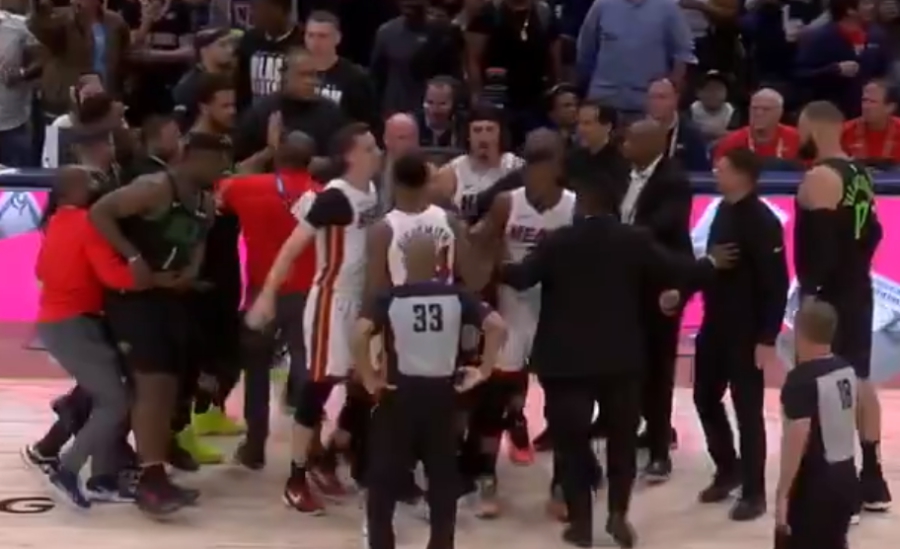 Κι έγινε το NBA… MMA: Πώς ένα φάουλ, οδήγησε σε 4 αποβολές παικτών στο Πέλικανς – Χιτ! (video)