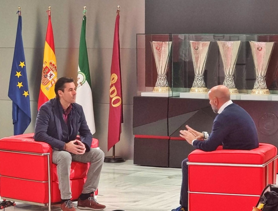 «2004 Δευτερόλεπτα»: Νέα επεισόδια με Β. Τσιάρτα και Κ. Κατσουράνη, αποκλειστικά στην COSMOTE TV