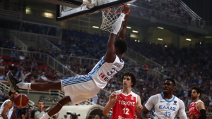 Ελλάδα - Τουρκία 89-80: Ο Κώστας... ντύθηκε Γιάννης και οδήγησε την Εθνική στην κορυφή του «Ακρόπολις» (video)