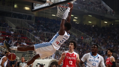 Ελλάδα - Τουρκία 89-80: Ο Κώστας... ντύθηκε Γιάννης και οδήγησε την Εθνική στην κορυφή του «Ακρόπολις» (video)