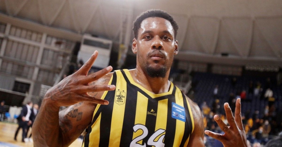 Κατάληψη Τζέιμς Κέλι στα γραφεία της ΚΑΕ Άρης: «Δεν φεύγω αν δεν πληρωθώ»