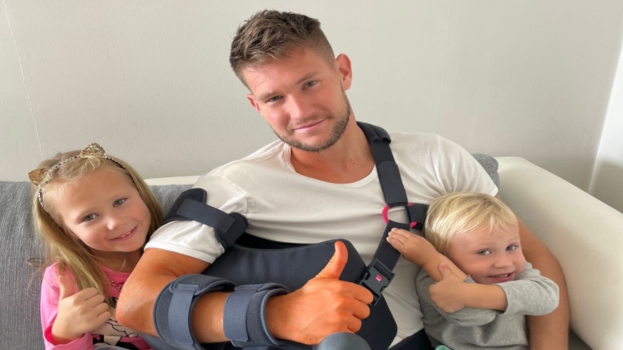 Βάτσλικ: Αναρρώνει απολαμβάνοντας τη φροντίδα δύο «νοσοκόμων» του!