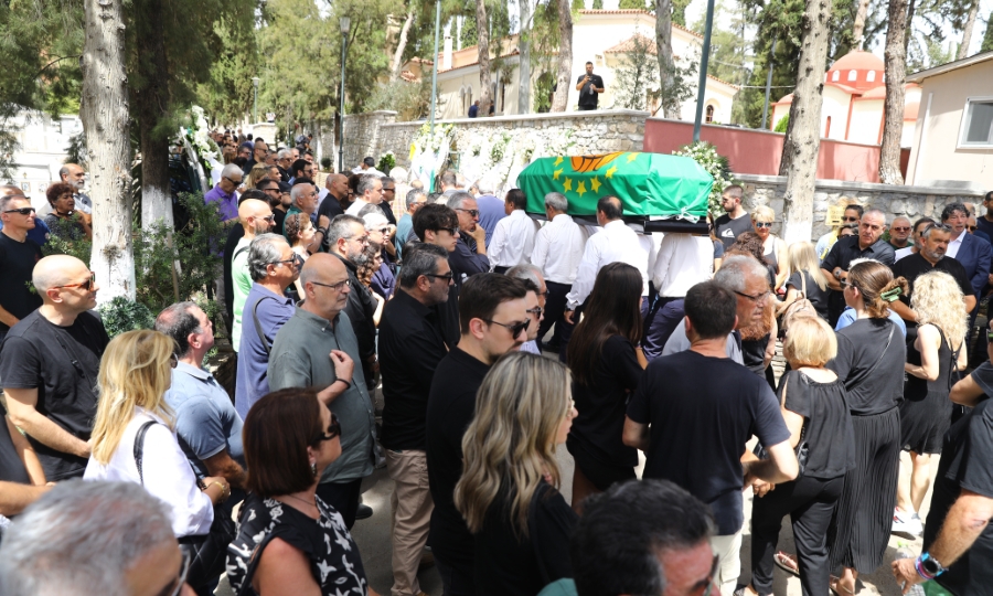 Σύσσωμη η ομάδα του Παναθηναϊκού στο τελευταίο αντίο στον Πάρη Δερμάνη