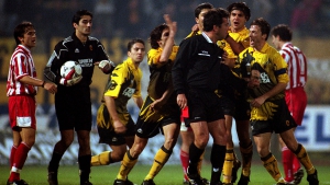 ΑΕΚ - Ολυμπιακός: Ο τελευταίος ημιτελικός στη Νέα Φιλαδέλφεια, είχε τρεις αποβολές και ένα έργο-τέχνης του Κασάπη! (video)