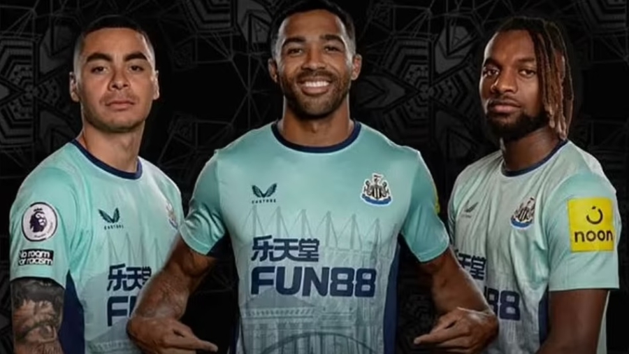 Συμβαίνει και στην Premier League: Φοράει… αναγκαστικά συλλεκτική φανέλα η Νιούκαστλ, για να παίξει με την Μπράιτον!