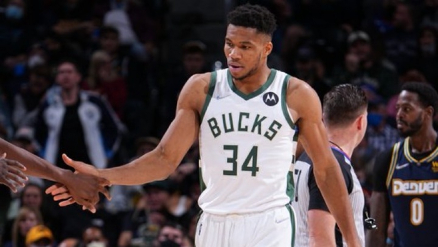 Αντετοκούνμπο: «Αν ποτέ χρεοκοπήσω θα πουλήσω τις μπασκετικές κάρτες μου» (video)