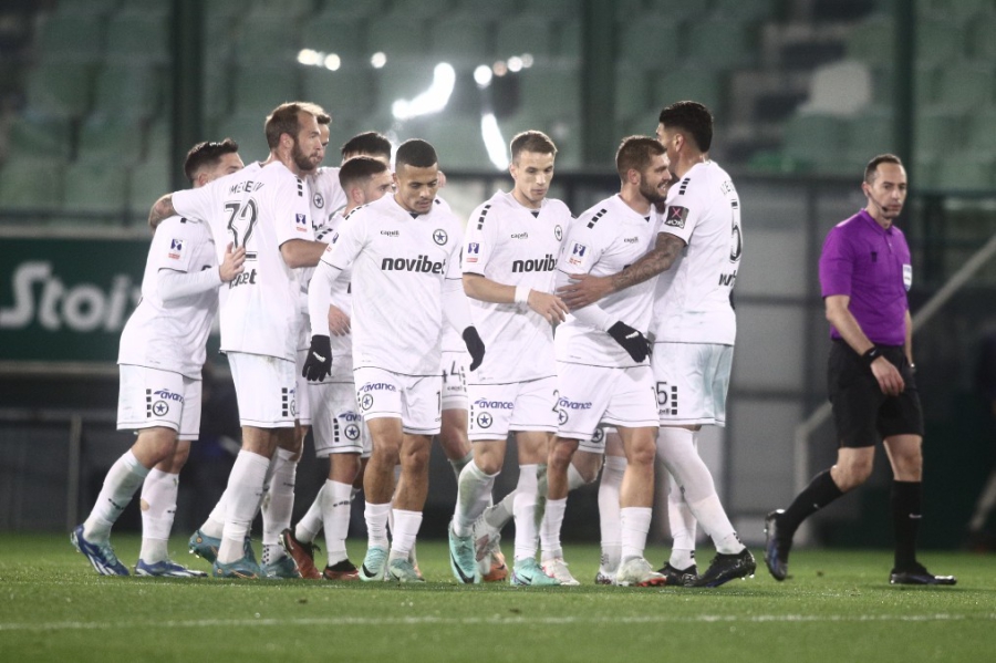 Παναθηναϊκός – Ατρόμητος 1-1: «Τρελή» επέμβαση του Ντραγκόφσκι αλλά ο Αντζιέλσκι ισοφάρισε με… ριμπάουντ (video)