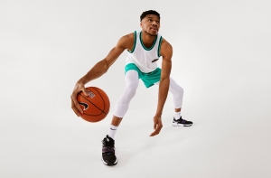 Αντετοκούνμπο: «Έσκασε» το νέο Zoom Freak 3 (video)