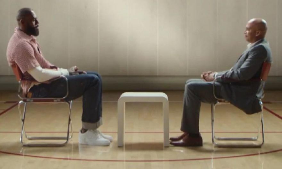 Τρόλαρε τους πάντες ο ΛεΜπρόν: Δεν αποσύρεται, άρχισε συνεργασία με εταιρεία ποτών! (video)