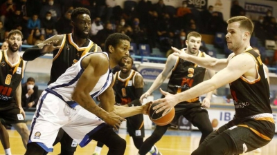 Ηρακλής - Προμηθέας Πατρών: Διακοπή μέχρι να εκκενωθεί το Ιβανώφειο (video)