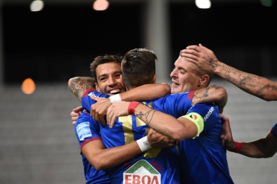 Βόλος - Ιωνικός 2-0: Ο Οζέγκοβιτς «ντύνεται» Φαν Βέερτ και ο Βόλος χαμογελά