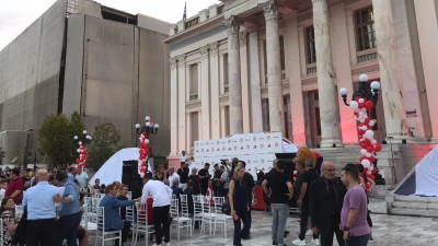 Η ΠΑΕ Ολυμπιακός παρουσιάζει τη φανέλα της σεζόν 2023-24 στο Δημοτικό Θέατρο Πειραιά και το BN Sports είναι εκεί! (video)