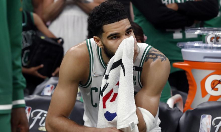 Τέιτουμ: «Αγωνιζόμουν με κάταγμα στον καρπό για δύο μήνες»