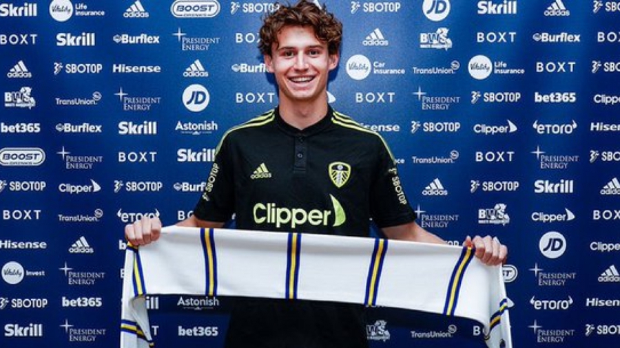 Λιντς: Έκλεισε τον Άαρονσον της Σάλτσμπουργκ