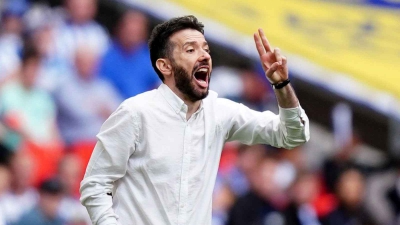 Στο αεροπλάνο για Ελλάδα ο Κάρλος Κορμπεράν - Τα τυπικά για να διαδεχθεί τον Μαρτίνς στον Ολυμπιακό