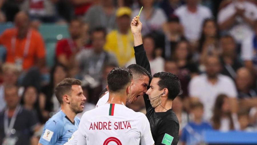 Ούτε κίτρινη, ούτε κόκκινη: Στην «γκρίνια» στον διαιτητή, η τιμωρία θα είναι… καινούργια κάρτα!