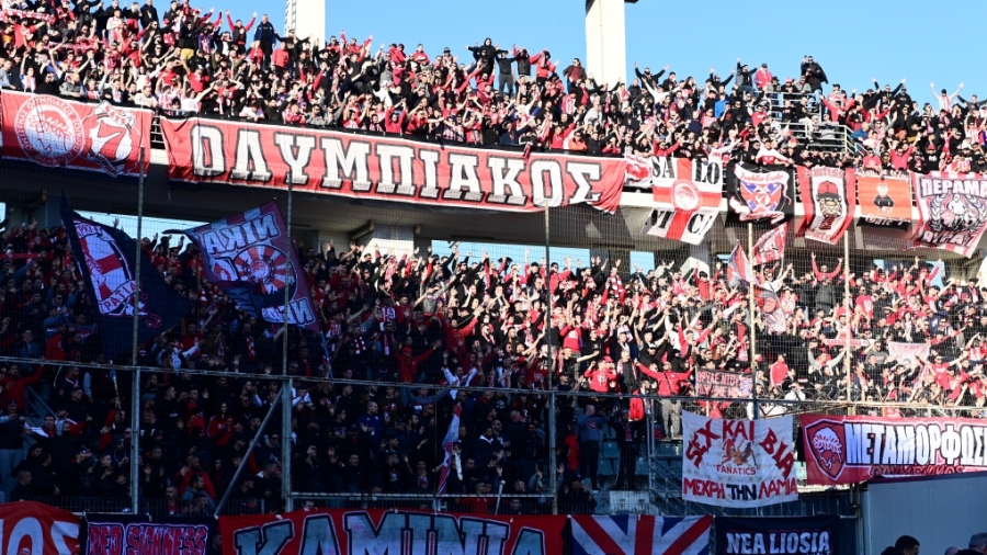 Βόλος - Ολυμπιακός: «Ερυθρόλευκο» κύμα οπαδών, παρόντος του Βαγγέλη Μαρινάκη στο Πανθεσσαλικό Στάδιο! (video)